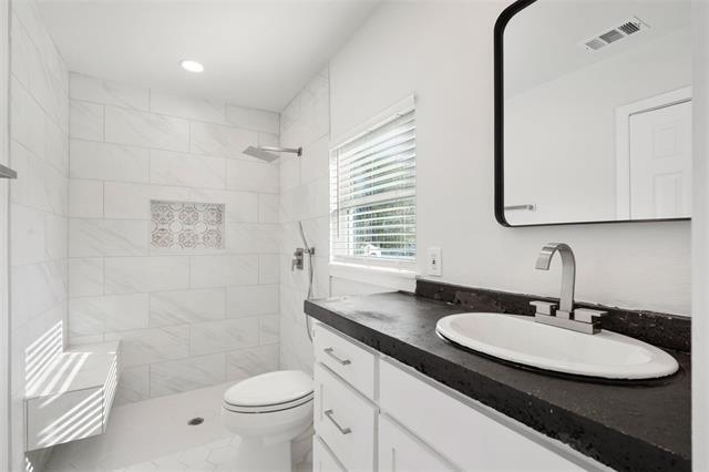 Building Photo - 4024 Carolyn Rd