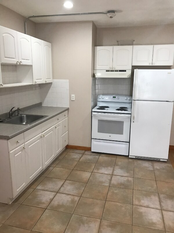 Building Photo - 22 Lawrence St