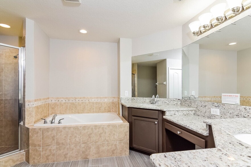 Building Photo - 8179 Woodvine Cir