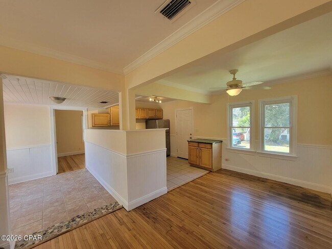 Building Photo - 131 Allen Ave