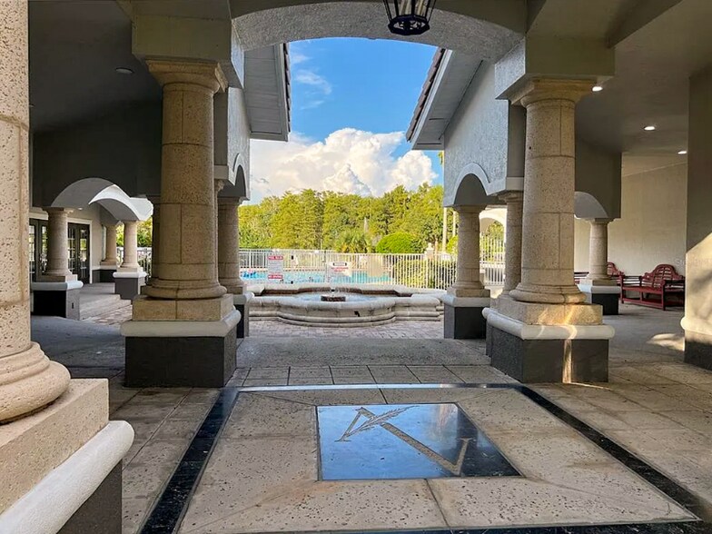 Building Photo - 14025 Fairway Island Dr