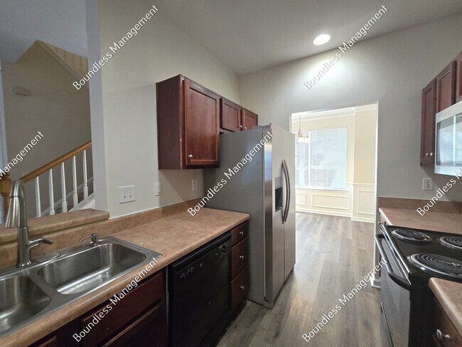 Building Photo - 250 Amal Dr SW