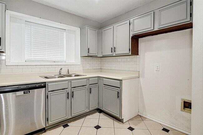 Building Photo - 120 N Flaxseed Ln