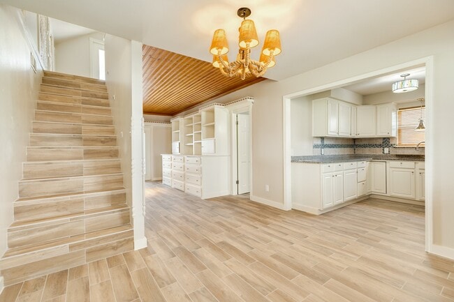 Building Photo - 805 Seashell Dr