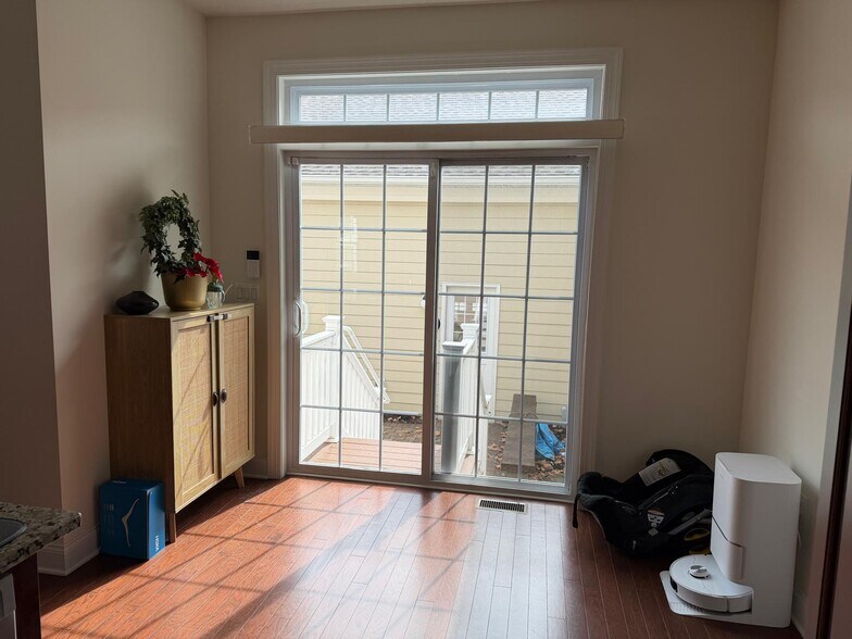 Building Photo - 18 Peacock Way