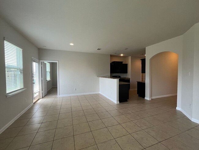 Building Photo - Nice 3/2 in Manor