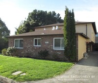 Building Photo - Upstairs 1 BR/ 1BA with mid-century charm,...