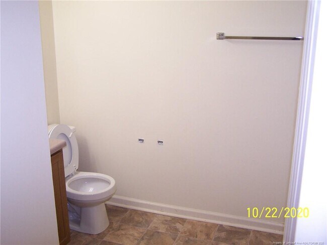 Building Photo - 6316 Chagrin Rd