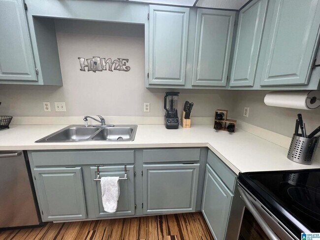 Building Photo - 1120 Beacon Pkwy W