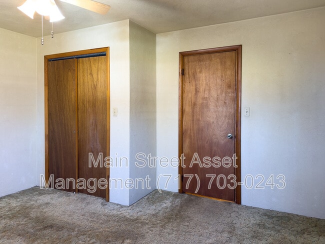 Building Photo - 735 Yellow Hill Rd