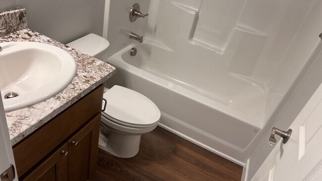 Building Photo - Cozy Townhome for Rent