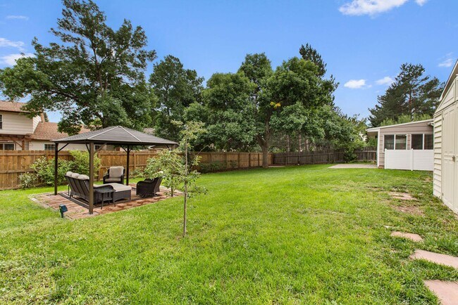Building Photo - Students Welcome! Spacious 5 Bedroom Home in West Fort Collins