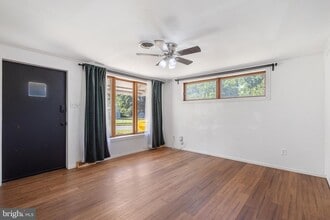 Building Photo - 1103 Somerset Dr