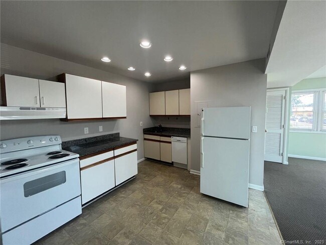 Building Photo - 558 Connecticut Ave