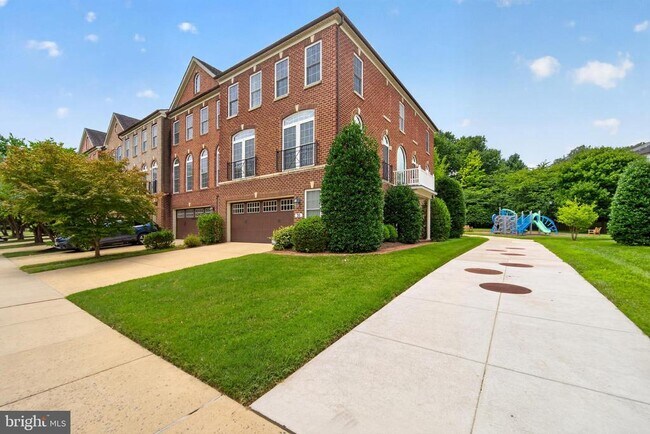 Building Photo - 30 Sharpstead Ln