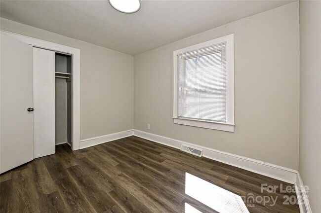 Building Photo - 411 Elizabeth Ave