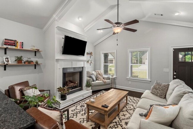 Building Photo - Beautiful Home in The Estates Neighborhood!