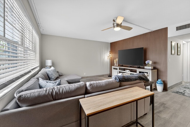 Building Photo - 801 Andrews Ave