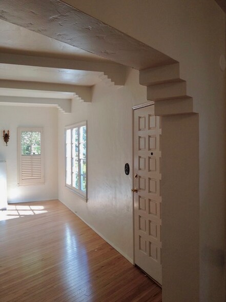 Building Photo - 1149 S Hayworth Ave