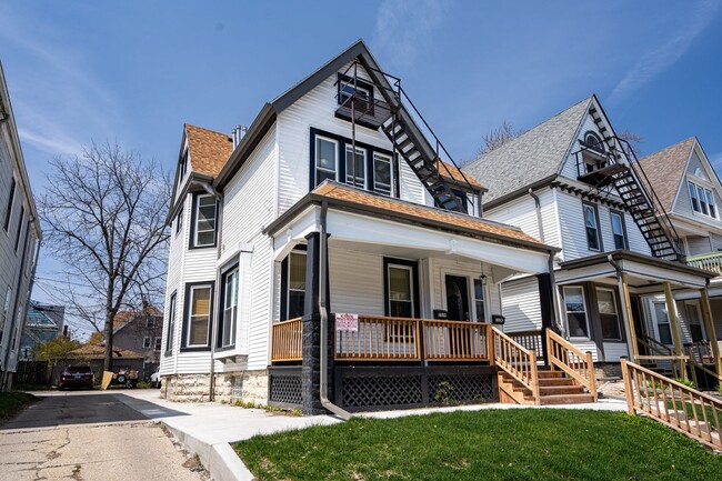 Building Photo - 4Bdrm Upper Flat of Eastside Duplex Fully Remodeled