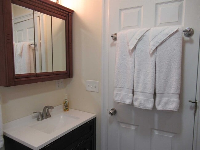 Building Photo - 101 Bundy Hill Rd