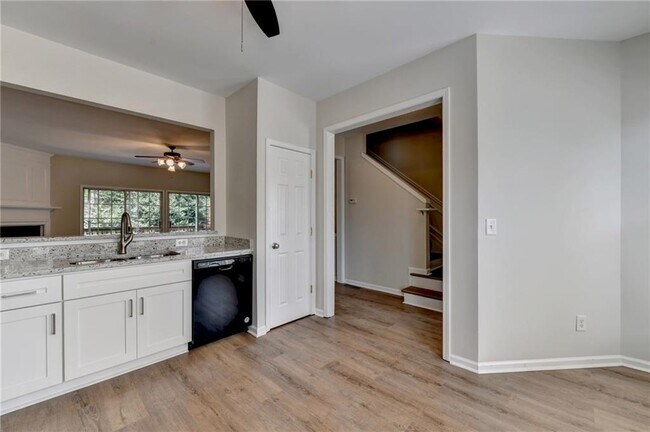 Building Photo - 2026 Merrimont Way