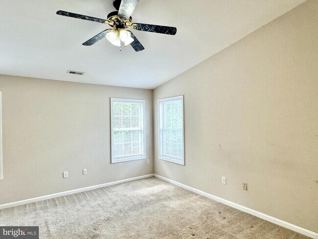 Building Photo - 9 Kimberly Dr