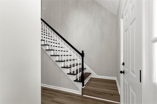 Building Photo - 2580 Waterford Park Dr