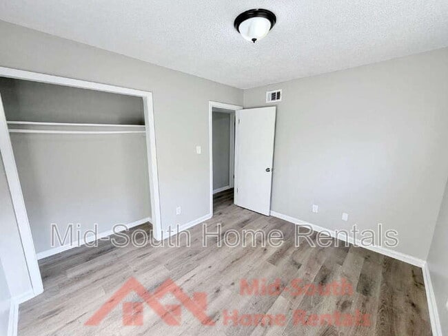 Building Photo - 139 N Claybrook St