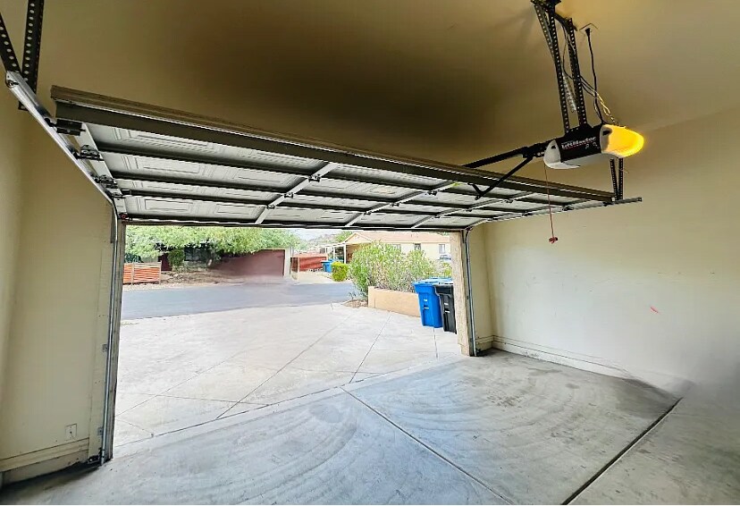 Building Photo - 1417 E Lupine Ave