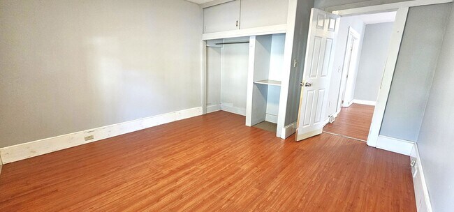 Building Photo - 216 N Champlain St