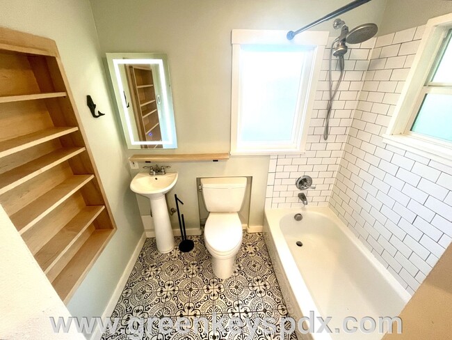 Building Photo - Sleek and modern 1-bedroom house in Arbor Lodge with spacious garage or workshop!