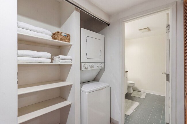 Building Photo - Amazing 2 bed in Fenway.... Close to NEU