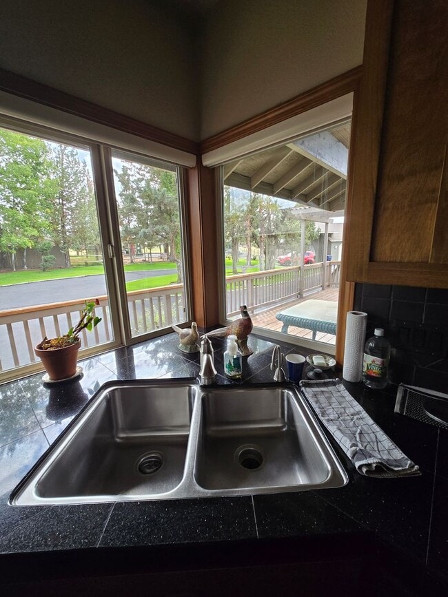 Building Photo - Stunning Views, Executive Home in Equestrian Meadows Redmond