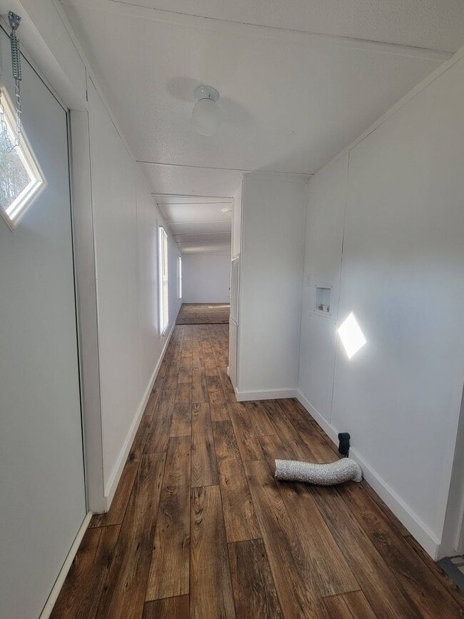 Building Photo - Ready to Move in