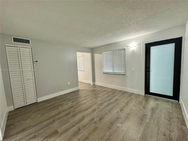 Primary Photo - 529 SW 4th St