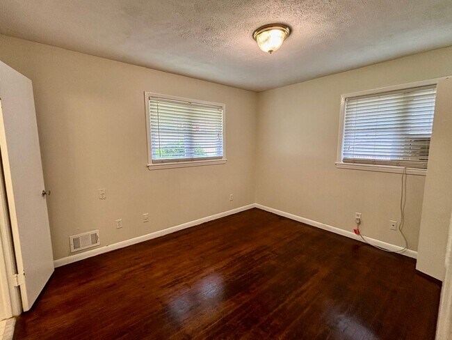 Building Photo - 2712 Sherlock Dr