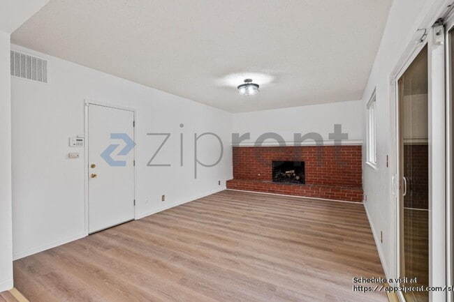 Building Photo - 60 Deerhaven Pl