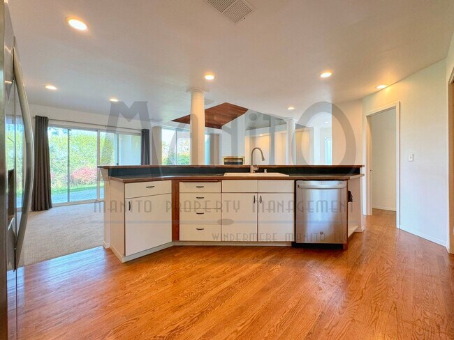 Building Photo - Unique Jon Sayler Designed Townhome