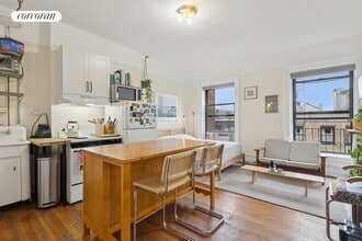Building Photo - 118 Montague St