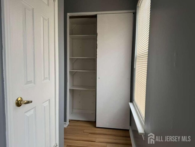 Building Photo - 2 Mochen Ct