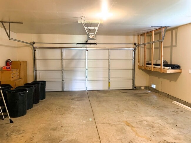 Building Photo - 2 Bedroom / 2.5 Bath Condo in Ridgemark