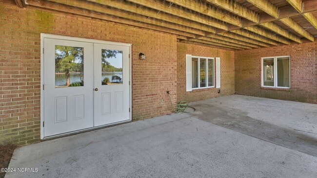 Building Photo - 11 Whisper Lake Dr