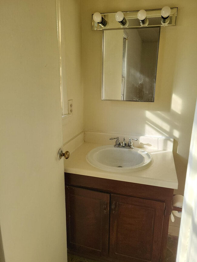 Building Photo - 6811 Radial Dr