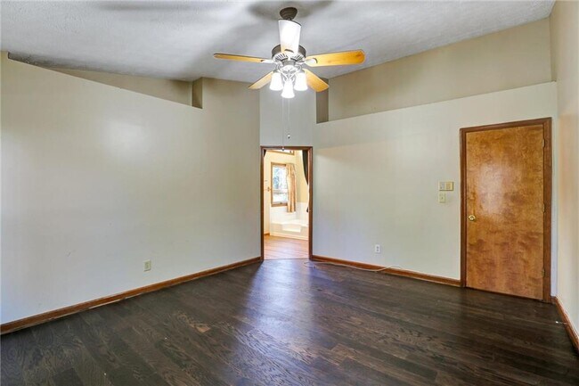 Building Photo - 1262 Bailing Dr