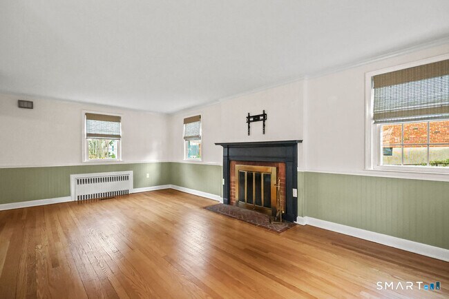 Building Photo - 575 S Main St