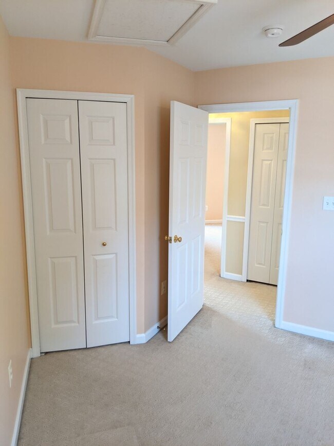 Building Photo - 403 McClellan Dr