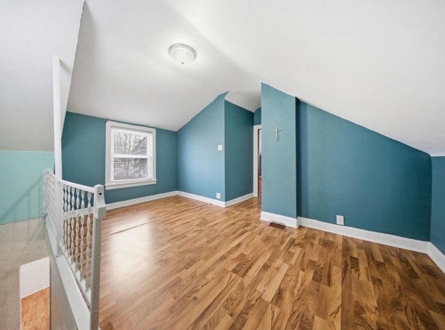 Building Photo - 604 N 8th Ave