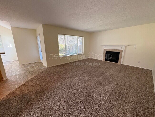 Building Photo - 1430 NE Glen Ellen Dr