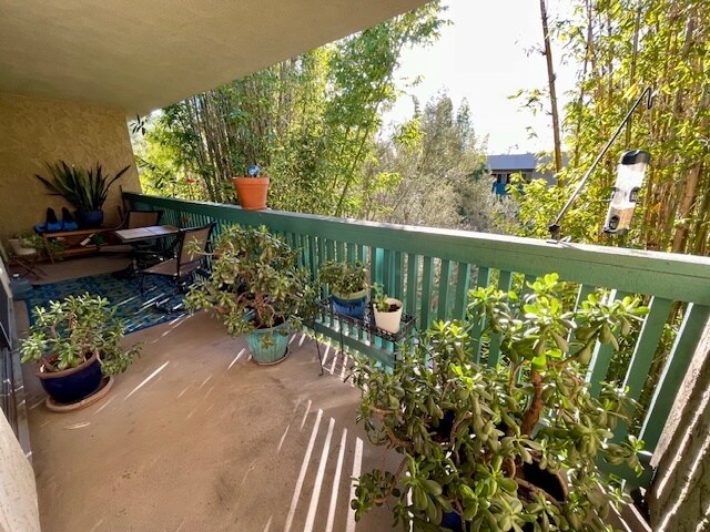 Top Floor Unit (3rd) - 576 N Bellflower Blvd